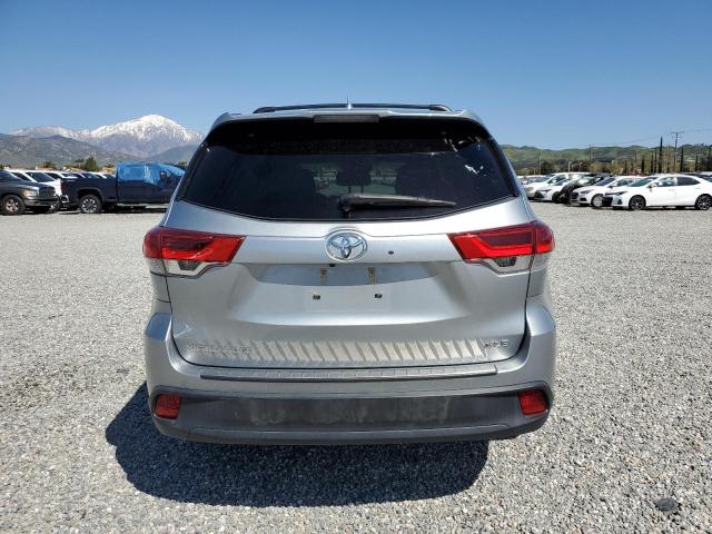 Photo 6 from auction – 2018 TOYOTA HIGHLANDER with VIN 5TDKZRFHXJS263837