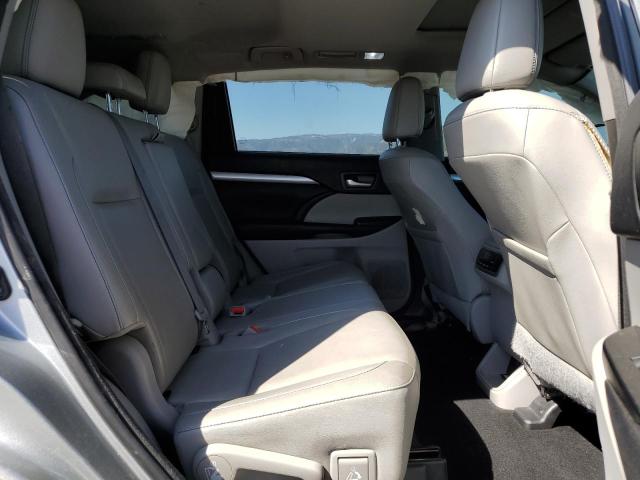 Photo 11 from auction – 2018 TOYOTA HIGHLANDER with VIN 5TDKZRFHXJS263837