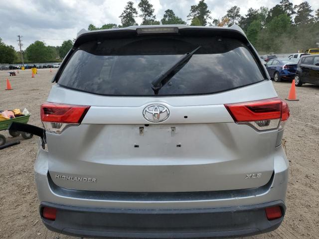 Photo 6 from auction – 2018 TOYOTA HIGHLANDER with VIN 5TDKZRFHXJS529678