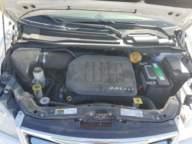Photo 12 from auction – 2016 CHRYSLER TOWN & COU with VIN 2C4RC1CG2GR222990