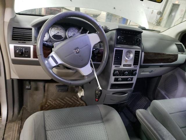 Photo 8 from auction – 2010 CHRYSLER TOWN & COU with VIN 2A4RR5D13AR176104