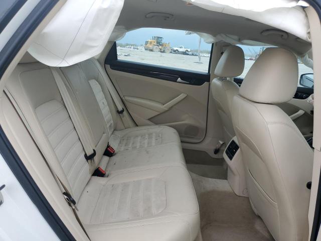 Photo 10 from auction – 2015 VOLKSWAGEN PASSAT SEL with VIN 1VWCV7A33FC027732