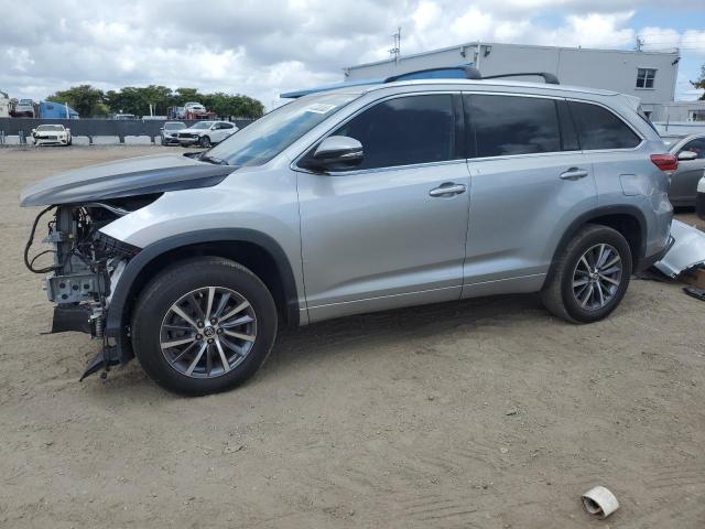TOYOTA HIGHLANDER 2018 with VIN 5TDKZRFH1JS530783 - Photo from auction
