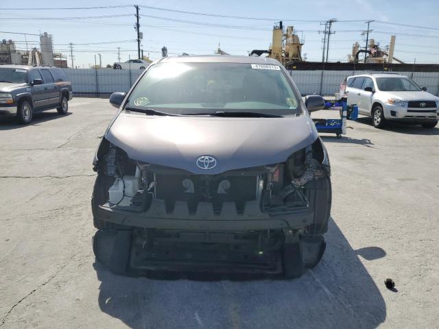 Photo 5 from auction – 2017 TOYOTA SIENNA SE with VIN 5TDXZ3DC0HS885707