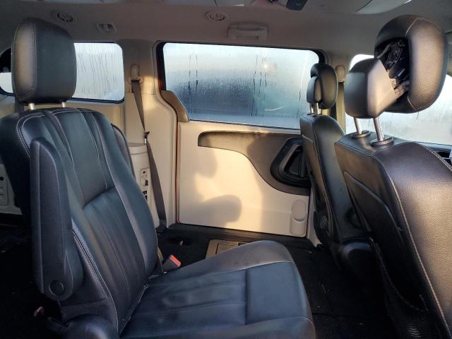 Photo 11 from auction – 2016 CHRYSLER TOWN & COU with VIN 2C4RC1BGXGR206036