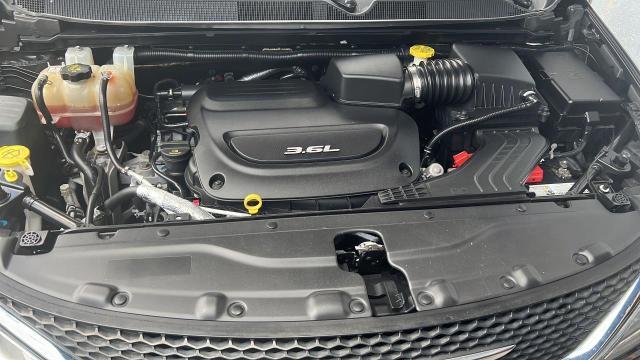 Photo 7 from auction – 2017 CHRYSLER PACIFICA T with VIN 2C4RC1EGXHR836913