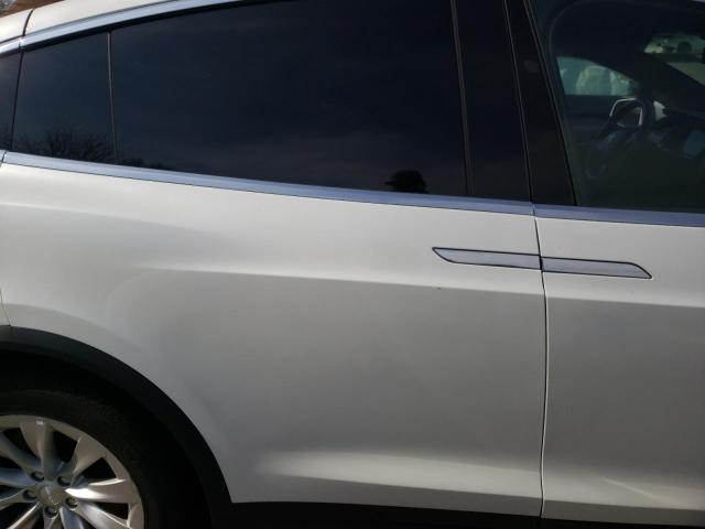 Photo 10 from auction – 2020 TESLA MODEL X with VIN 5YJXCAE20LF221612