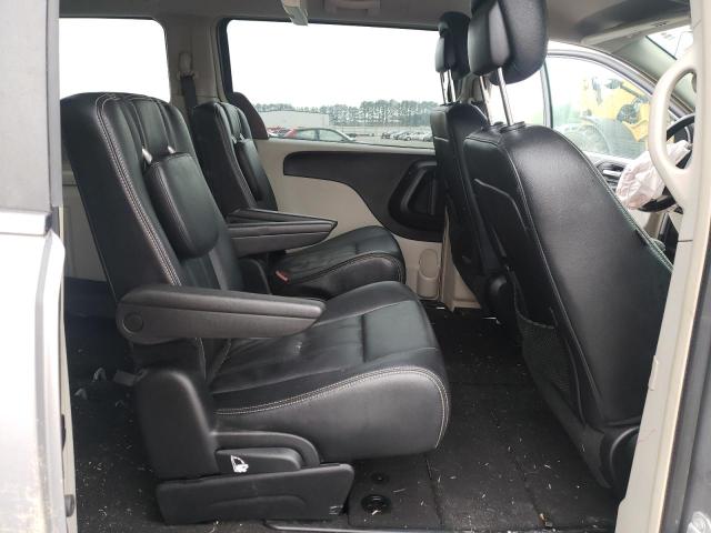 Photo 11 from auction – 2016 CHRYSLER TOWN & COU with VIN 2C4RC1BGXGR300627
