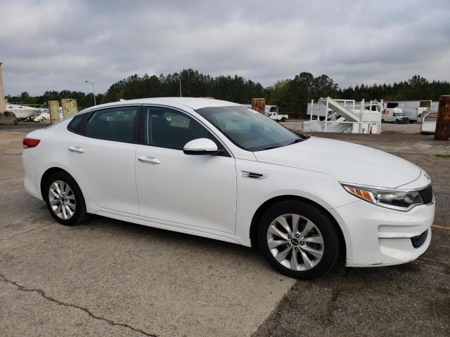 Photo 4 from auction – 2017 KIA OPTIMA LX with VIN 5XXGT4L38HG131867