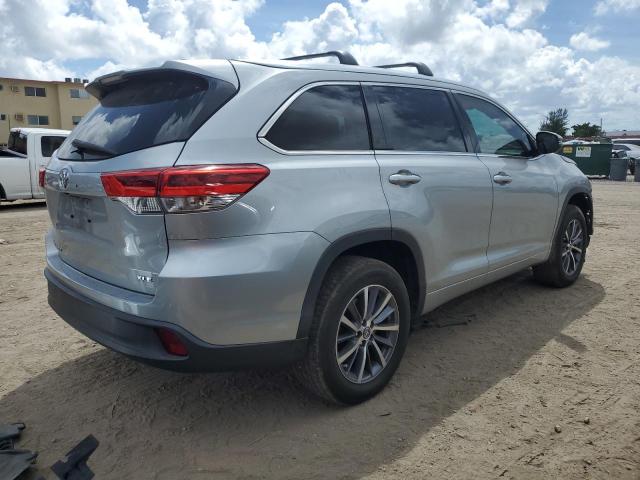 Photo 3 from auction – 2018 TOYOTA HIGHLANDER with VIN 5TDKZRFH1JS530783