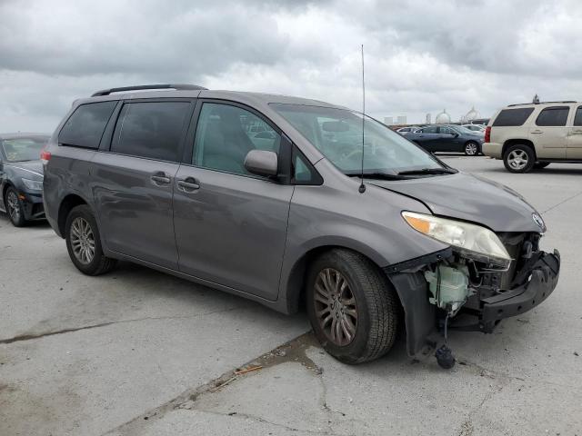 Photo 4 from auction – 2014 TOYOTA SIENNA XLE with VIN 5TDYK3DC2ES420107