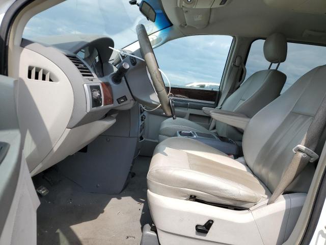 Photo 7 from auction – 2010 CHRYSLER TOWN AND C with VIN 2A4RR5D15AR126708
