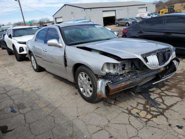 Photo 4 from auction – 2004 LINCOLN TOWN CAR U with VIN 1LNHM83W84Y685101
