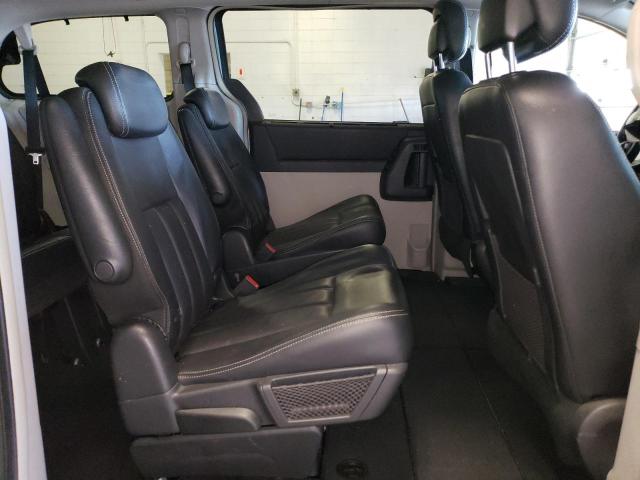 Photo 11 from auction – 2010 CHRYSLER TOWN & COU with VIN 2A4RR8D16AR321640