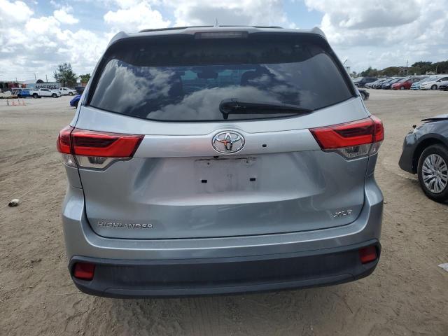 Photo 6 from auction – 2018 TOYOTA HIGHLANDER with VIN 5TDKZRFH1JS530783