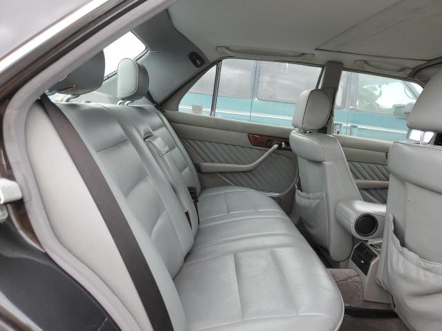 Photo 10 from auction – 1990 MERCEDES-BENZ 300 SE with VIN WDBCA24D5LA528147