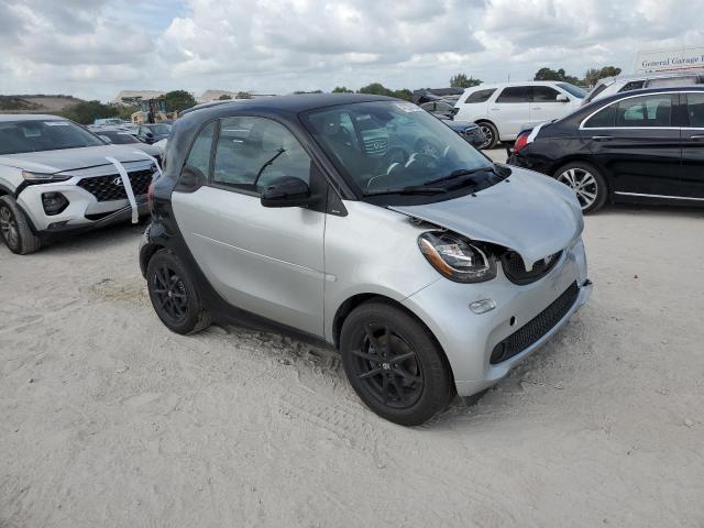 Photo 4 from auction – 2016 SMART FORTWO with VIN WMEFJ5DA3GK078327