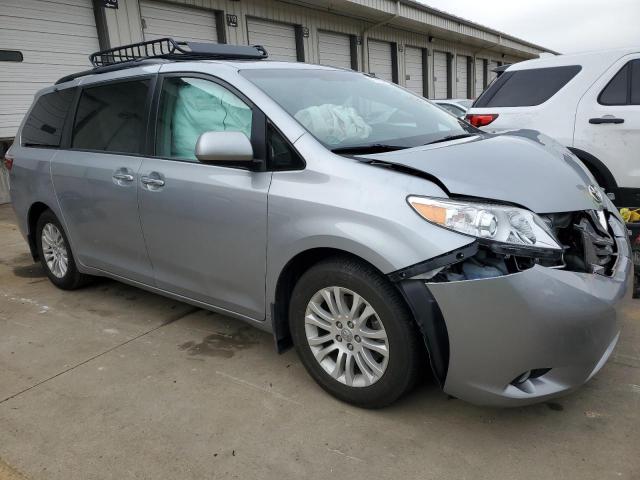 Photo 4 from auction – 2017 TOYOTA SIENNA XLE with VIN 5TDYZ3DC0HS837953