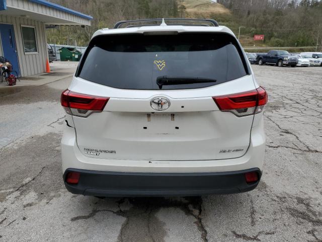 Photo 6 from auction – 2018 TOYOTA HIGHLANDER with VIN 5TDJZRFH3JS808207