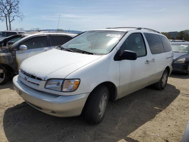 TOYOTA SIENNA LE 2000 with VIN 4T3ZF13C2YU211290 - Photo from auction