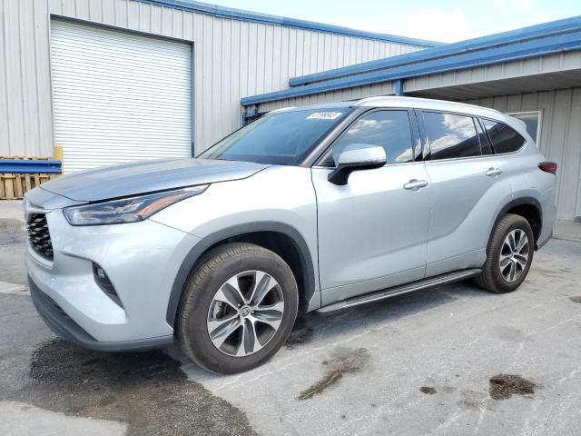 TOYOTA HIGHLANDER 2022 with VIN 5TDHZRAH3NS101099 - Photo from auction
