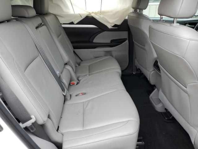 Photo 11 from auction – 2018 TOYOTA HIGHLANDER with VIN 5TDJZRFH3JS808207