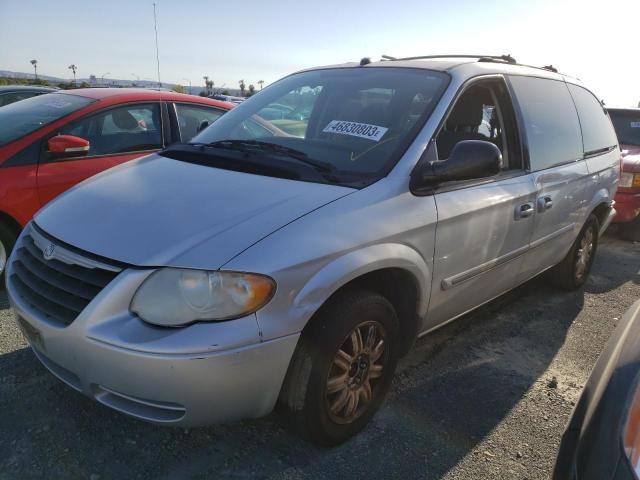 CHRYSLER TOWN & COU 2005 with VIN 2C8GP54L45R575497 - Photo from auction