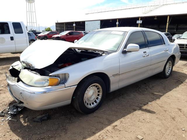 صورة رقم 1 من المزاد - 2000 LINCOLN TOWN CAR E مع VIN 1LNHM81W3YY777919