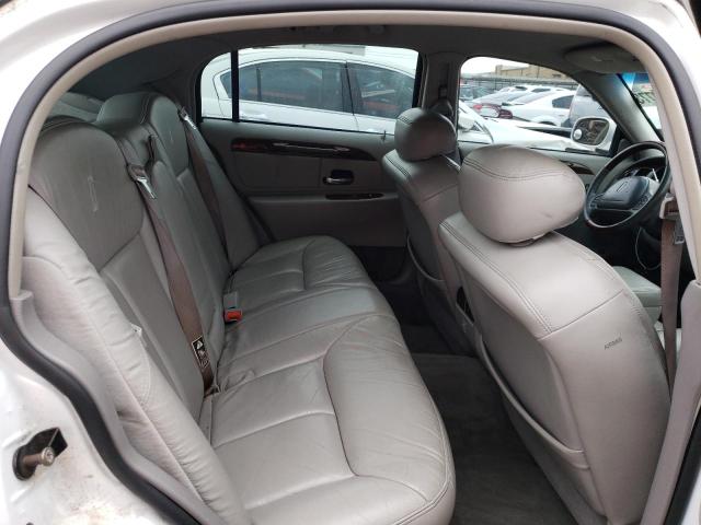 Photo 10 from auction – 2002 LINCOLN TOWN CAR C with VIN 1LNHM83W52Y645992