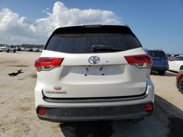 Photo 6 from auction – 2018 TOYOTA HIGHLANDER with VIN 5TDKZRFHXJS534041