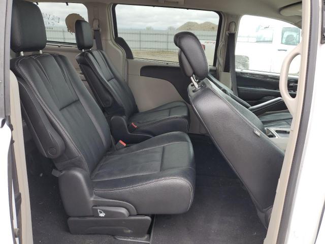 Photo 11 from auction – 2016 CHRYSLER TOWN & COU with VIN 2C4RC1BG2GR222618