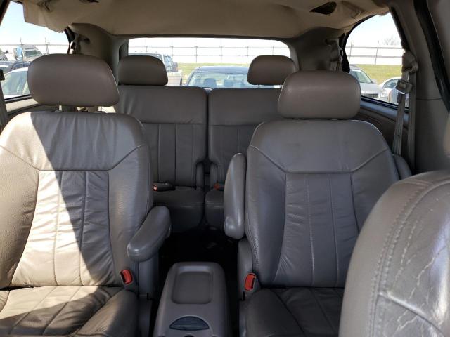 Photo 10 from auction – 2002 CHRYSLER TOWN & COU with VIN 2C8GP54L52R693330