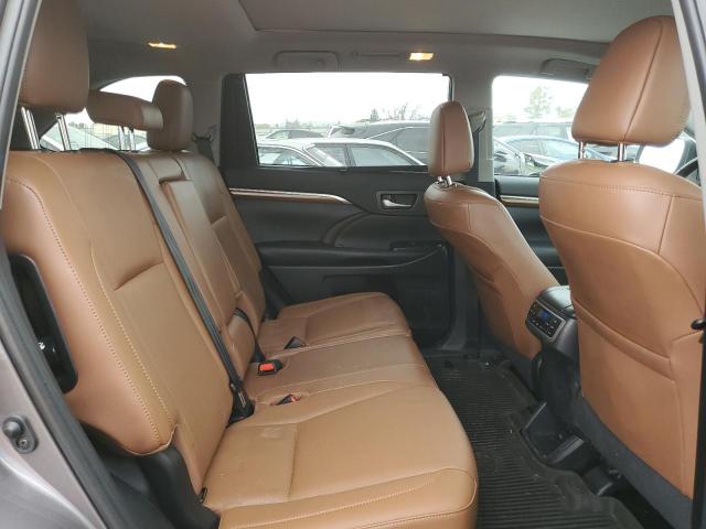 Photo 11 from auction – 2019 TOYOTA HIGHLANDER with VIN 5TDDZRFH8KS963799
