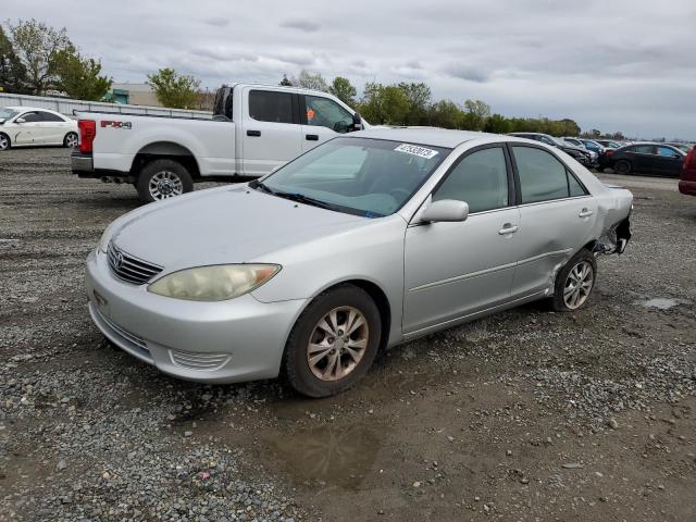 TOYOTA CAMRY LE 2005 with VIN 4T1BF30K35U101913 - Photo from auction