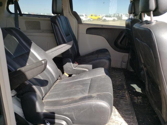 Photo 11 from auction – 2015 CHRYSLER TOWN & COU with VIN 2C4RC1BG3FR655847