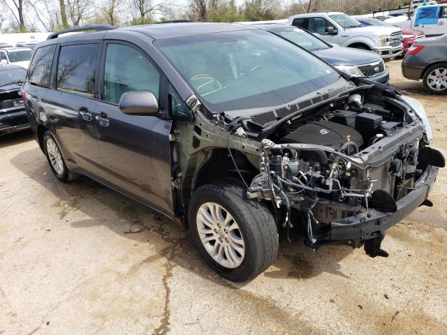 Photo 4 from auction – 2017 TOYOTA SIENNA XLE with VIN 5TDYZ3DC5HS815513