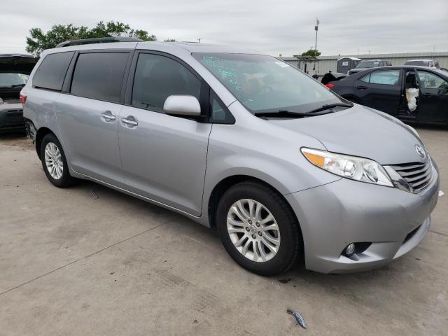 Photo 4 from auction – 2017 TOYOTA SIENNA XLE with VIN 5TDYZ3DC7HS829008