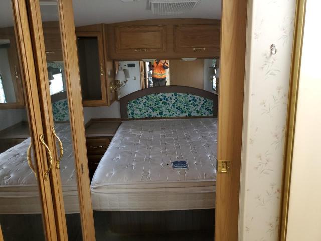 Photo 6 from auction – 1997 FLEETWOOD PACE ARROW with VIN 1GBLP37J5T3314307