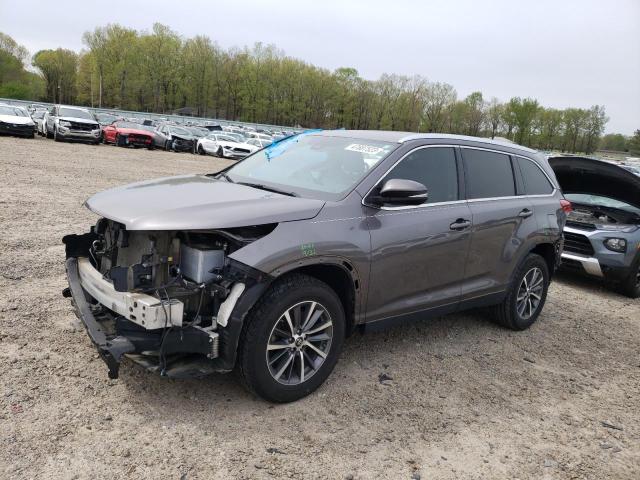 TOYOTA HIGHLANDER 2019 with VIN 5TDKZRFHXKS563329 - Photo from auction