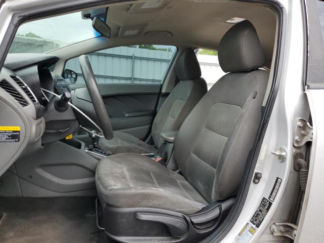 Photo 7 from auction – 2017 KIA FORTE LX with VIN 3KPFK4A7XHE006723