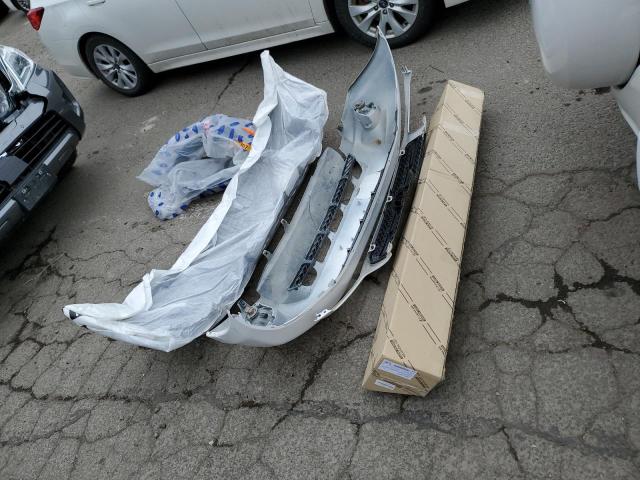 Photo 13 from auction – 2005 TOYOTA RAV4 with VIN JTEHD20V650057689