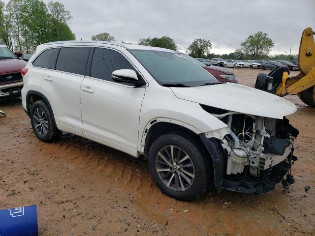 Photo 4 from auction – 2017 TOYOTA HIGHLANDER with VIN 5TDKZRFH6HS520566