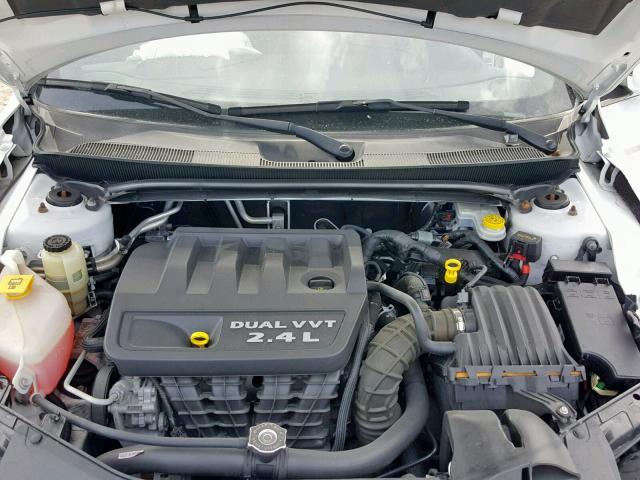 Photo 7 from auction – 2013 CHRYSLER 200 LX with VIN 1C3CCBAB0DN705975