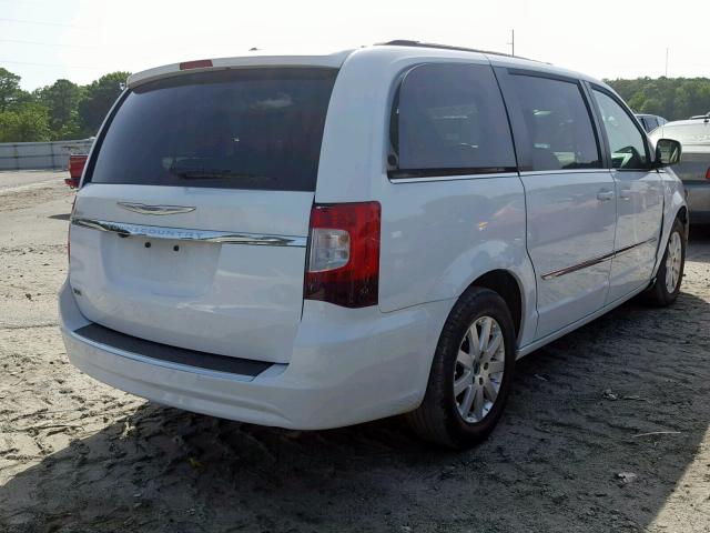 Photo 4 from auction – 2015 CHRYSLER TOWN & COU with VIN 2C4RC1BG5FR552686