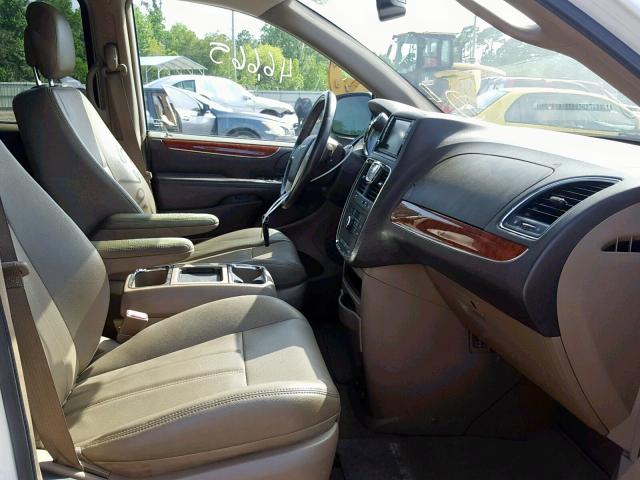 Photo 5 from auction – 2015 CHRYSLER TOWN & COU with VIN 2C4RC1BG5FR552686