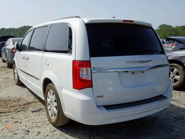 Photo 3 from auction – 2015 CHRYSLER TOWN & COU with VIN 2C4RC1BG5FR552686