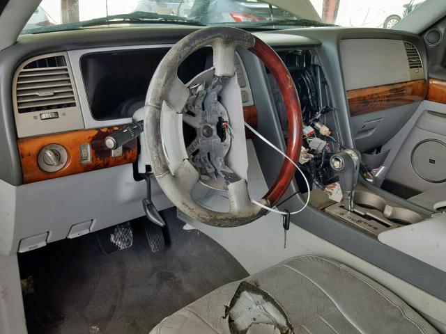 Photo 9 from auction – 2005 LINCOLN NAVIGATOR with VIN 5LMFU27555LJ24100