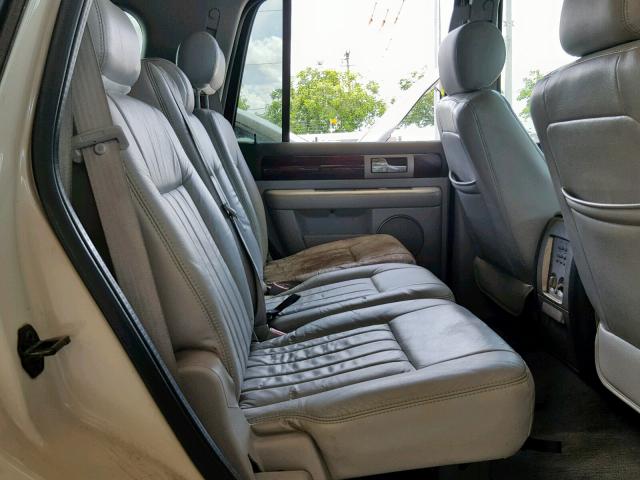 Photo 6 from auction – 2005 LINCOLN NAVIGATOR with VIN 5LMFU27555LJ24100
