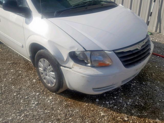 Photo 9 from auction – 2005 CHRYSLER TOWN & COU with VIN 2C4GP44R05R112689