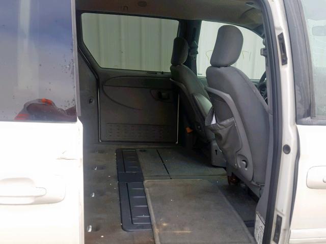 Photo 6 from auction – 2005 CHRYSLER TOWN & COU with VIN 2C4GP44R05R112689